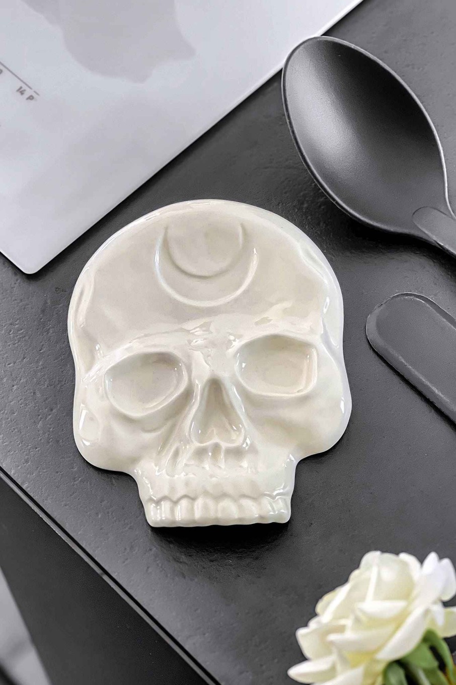 Home KILLSTAR Tableware | Skull Spoon Rest White